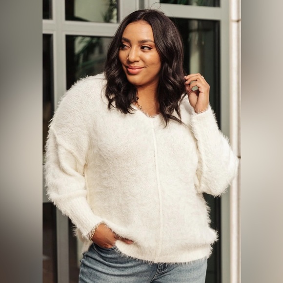 NWT Fuzzy FauX Fur V Neck Sweat | Ivory | Large - Picture 6 of 7